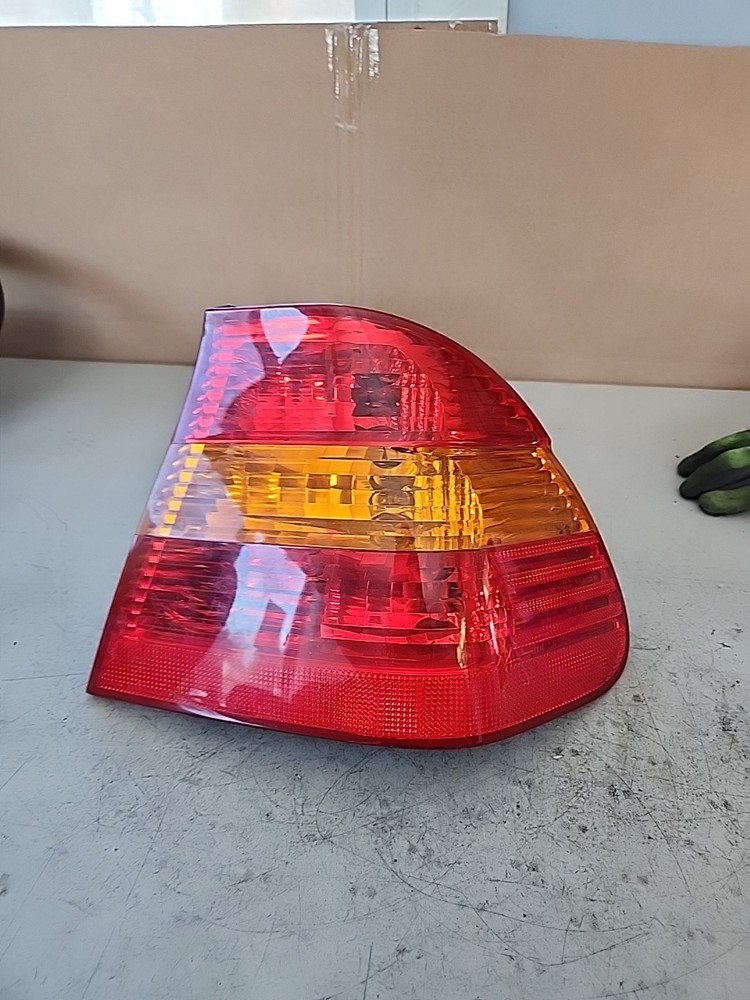 2005 BMW M330i Rear Tail Light Right Side Outer 6946534-01